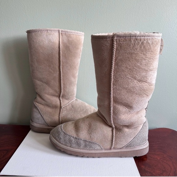 UGG Women's Beige Suede Winter Boots - Picture 4 of 8